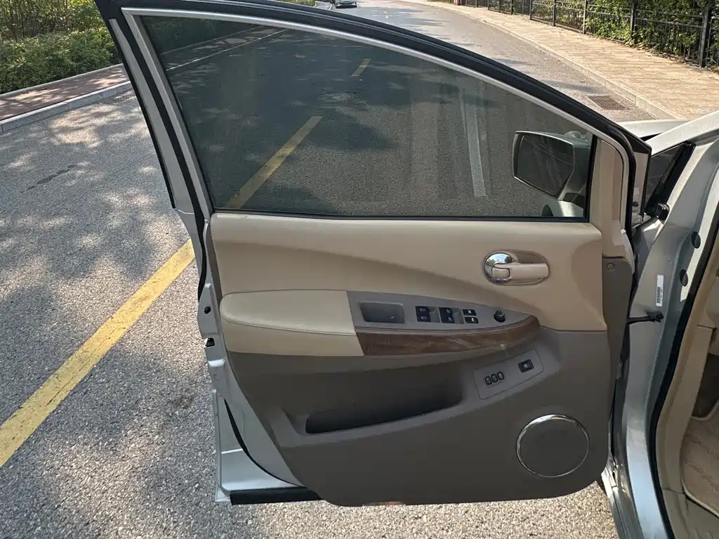 Nissan Quest — миниатюра 6