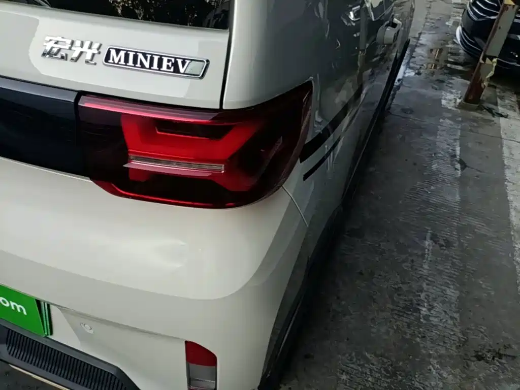 Wuling MINIEV — миниатюра 8