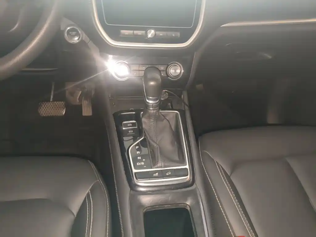 Roewe RX3 — миниатюра 14