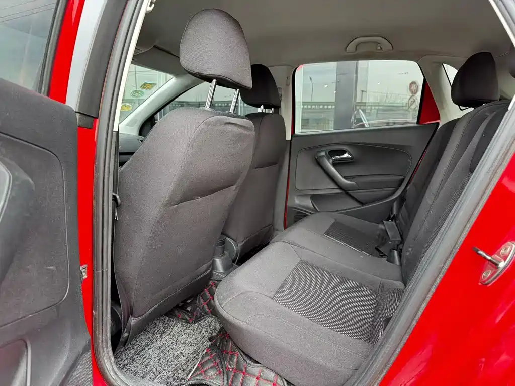 Volkswagen Polo 2011 1.6L AT