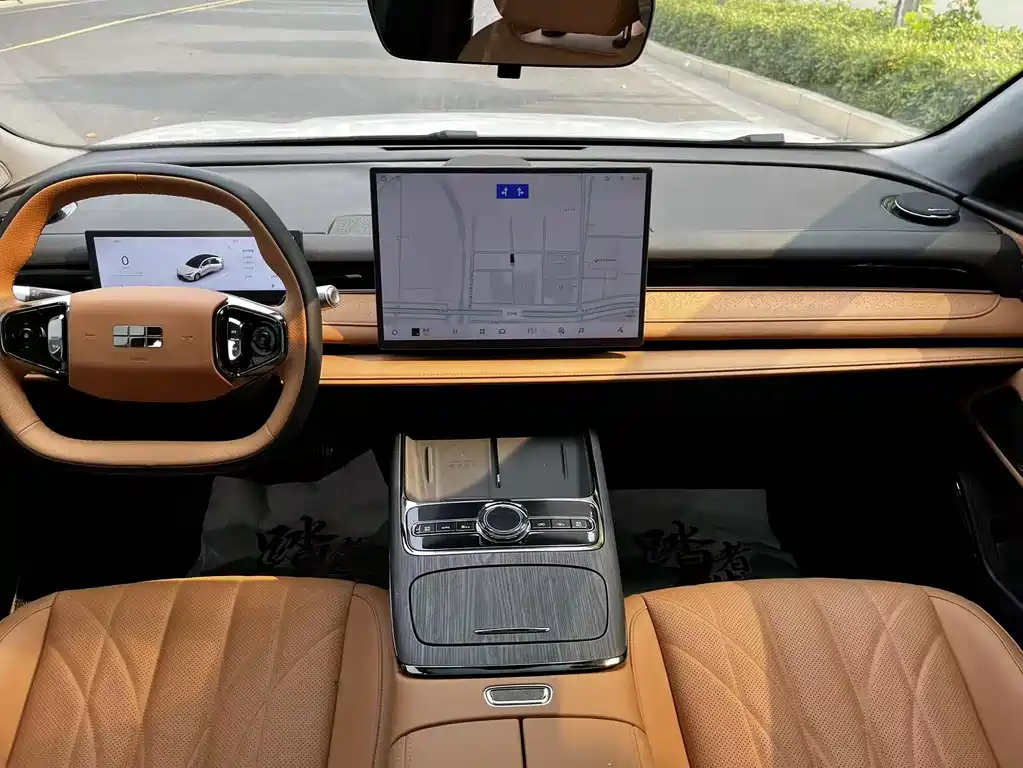 Geely Galaxy Galaxy 8 8 2025 130km EM-i Luxury
