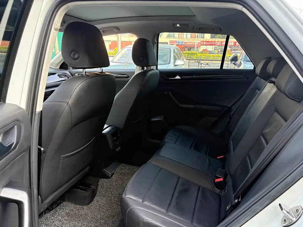 Volkswagen T-Roc — миниатюра 3