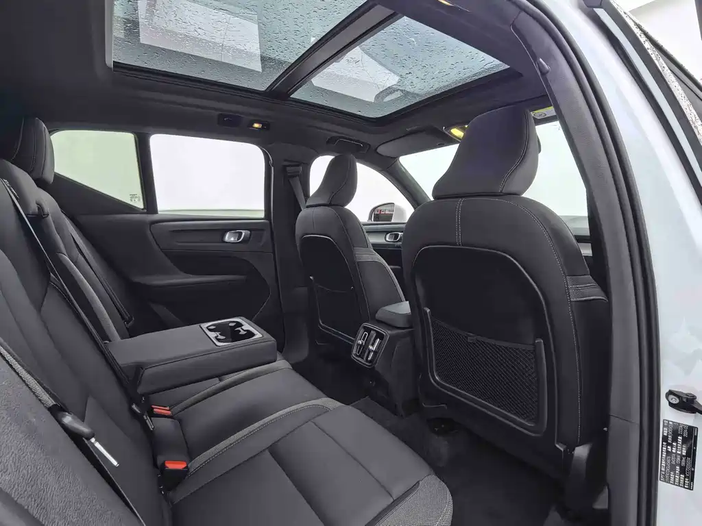 Volvo XC40 — миниатюра 11