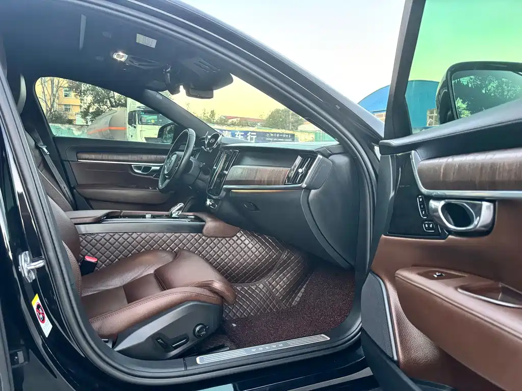 Volvo S90 — миниатюра 8