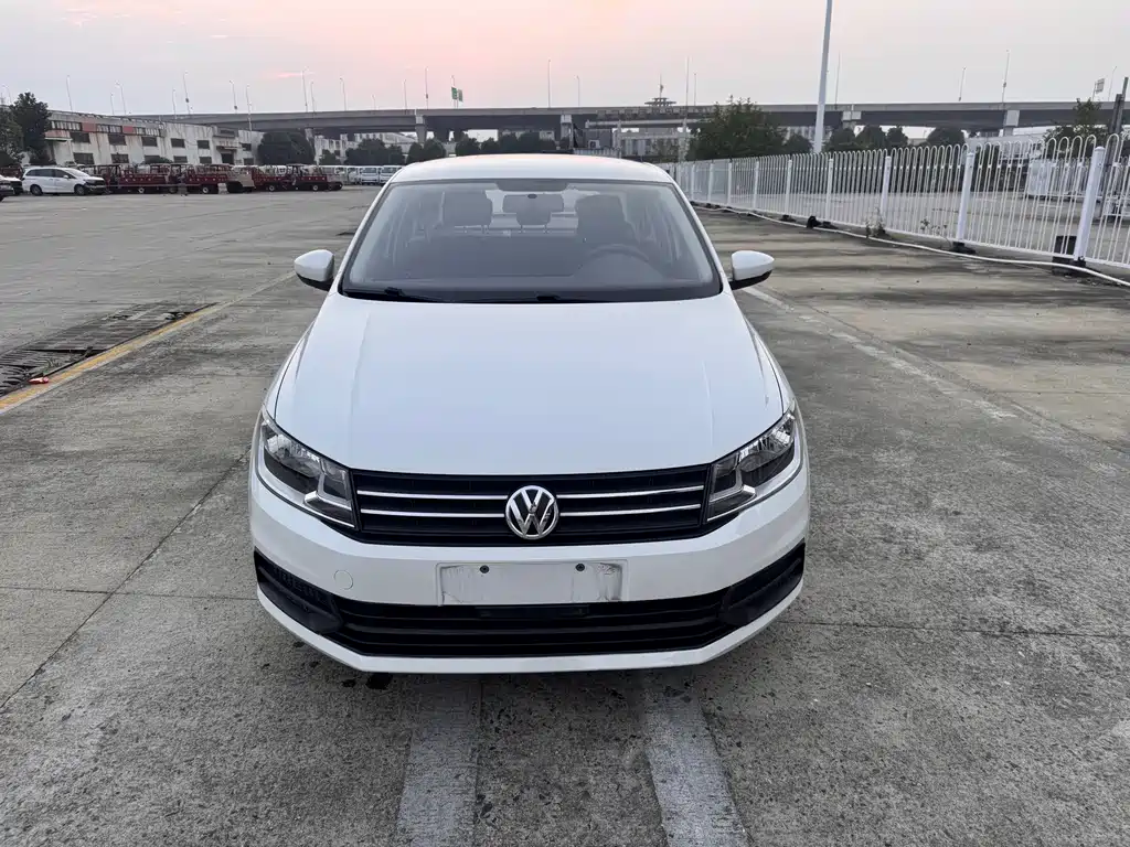 Volkswagen Santana — миниатюра 2