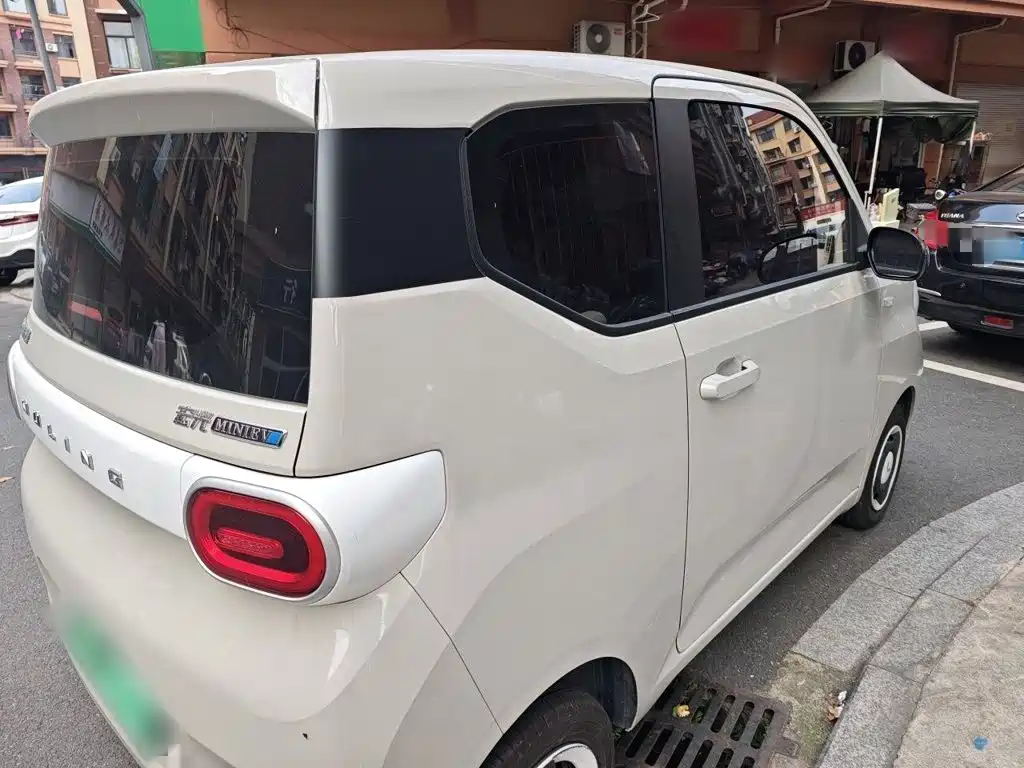 Wuling MINIEV — миниатюра 4