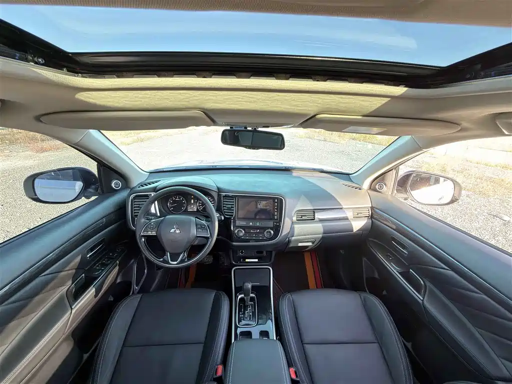 Mitsubishi Outlander — миниатюра 10