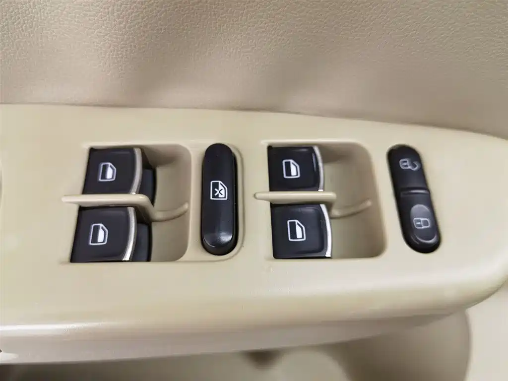 Volkswagen Bora 2014 1.6L AT Comfort