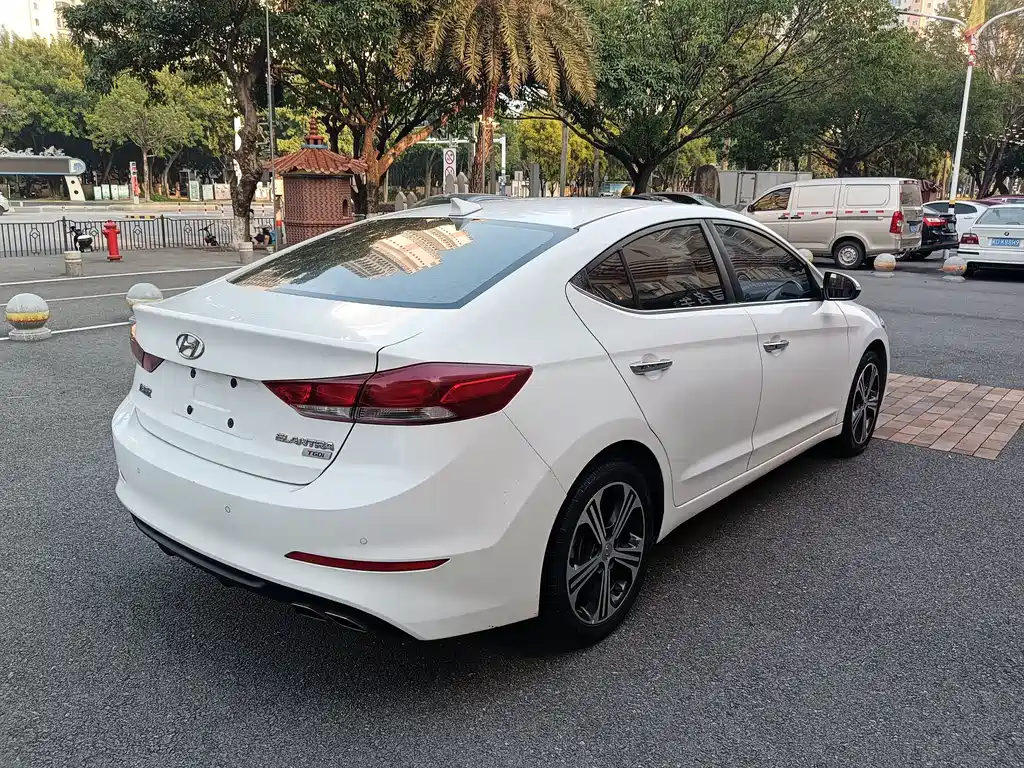Hyundai Elantra — миниатюра 5