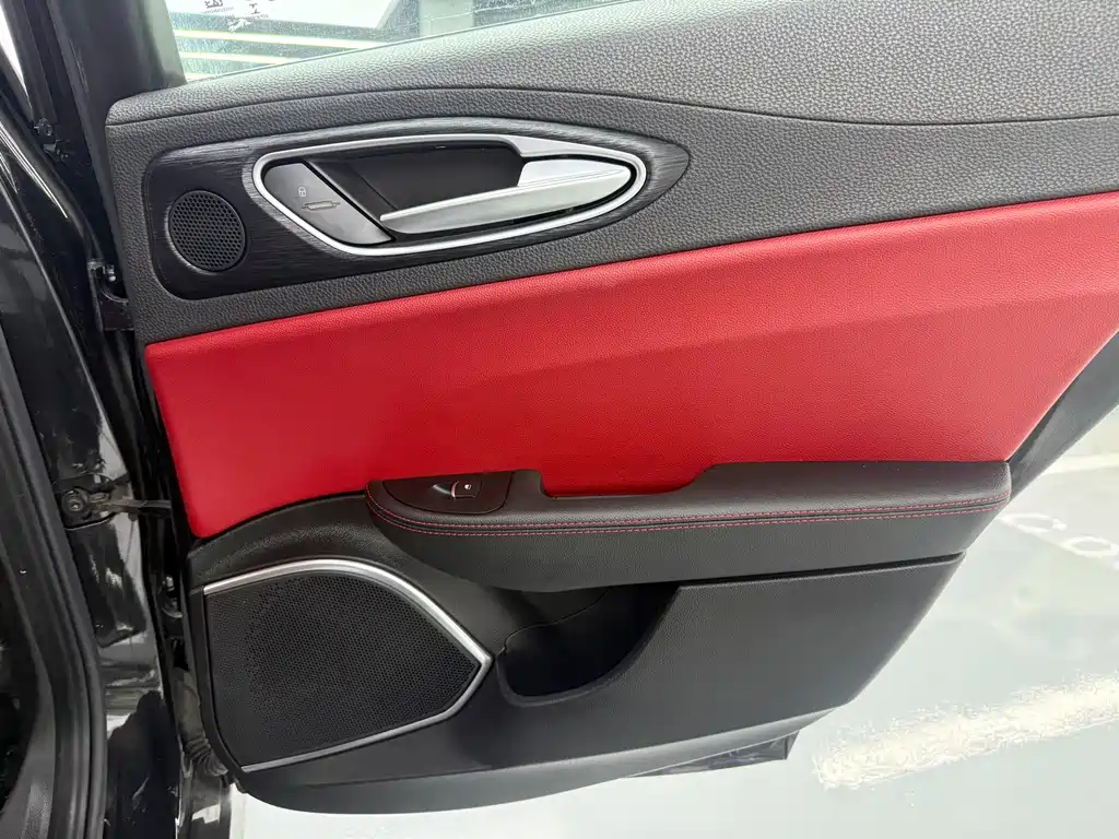 Alfa Romeo Giulia — миниатюра 18