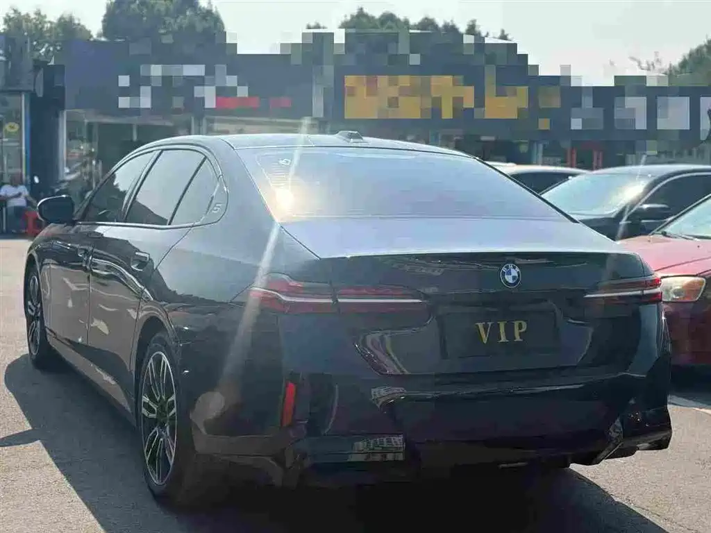 BMW 5 Series — миниатюра 7