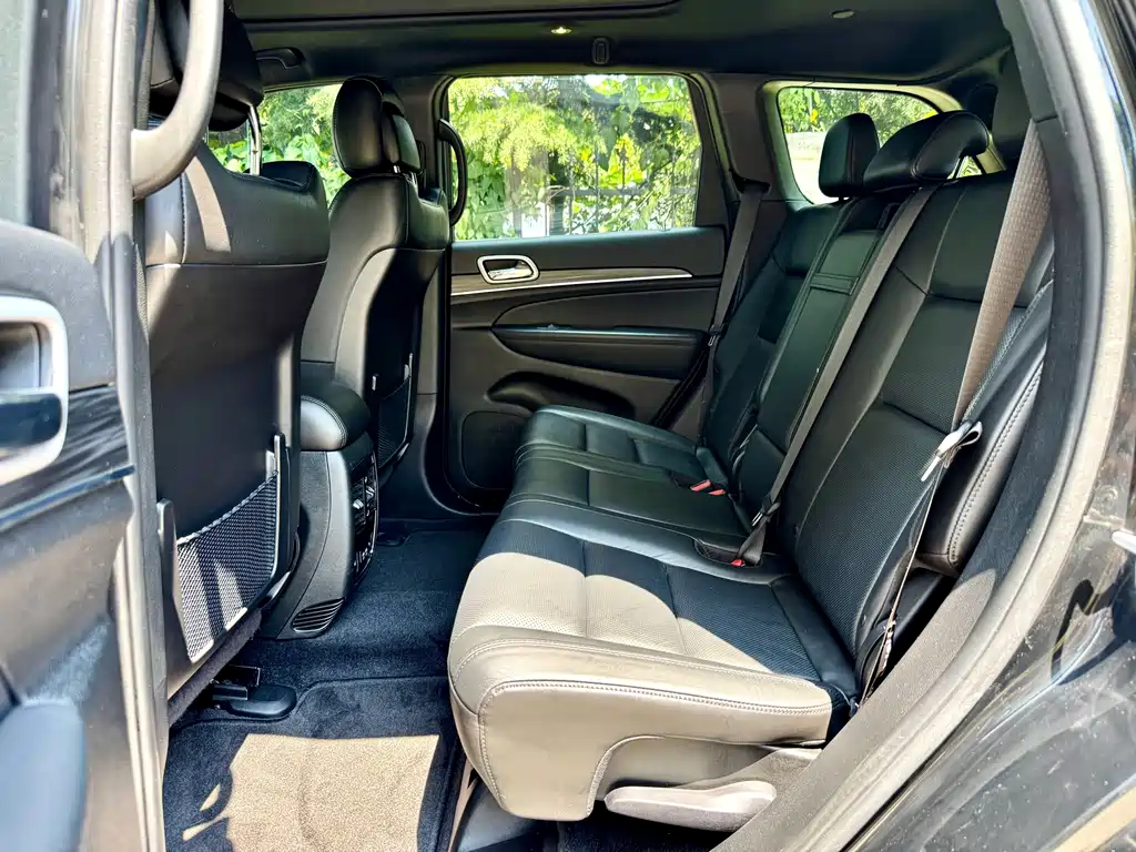 Jeep Grand Cherokee (Import) — миниатюра 12