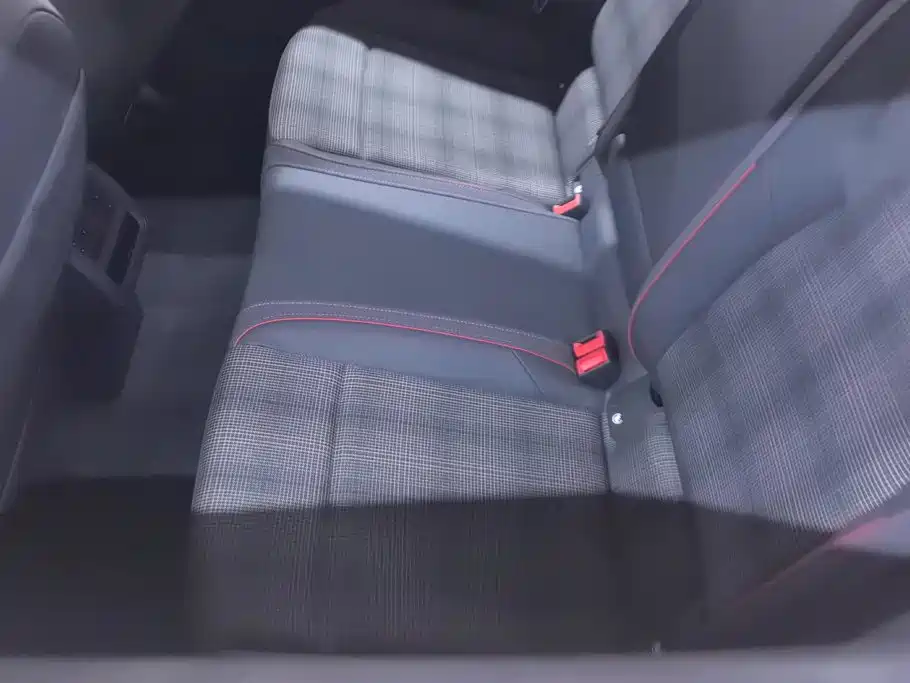 Volkswagen Golf GTI — миниатюра 11