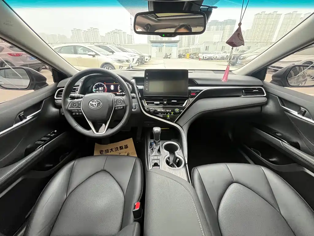 Toyota Camry — миниатюра 9