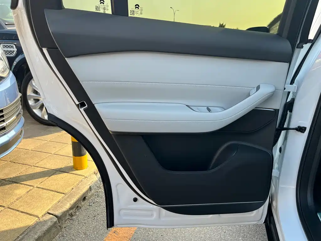 NIO ES6 — миниатюра 16