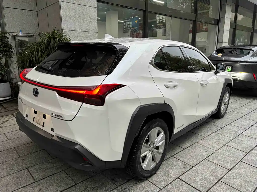 Lexus UX — миниатюра 10