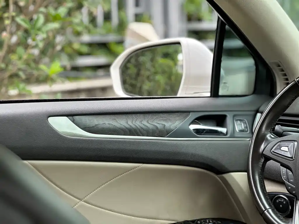 Lincoln MKC — миниатюра 19