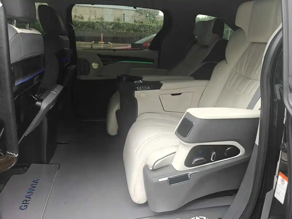 Toyota Granvia 2024 2.5L Comfort