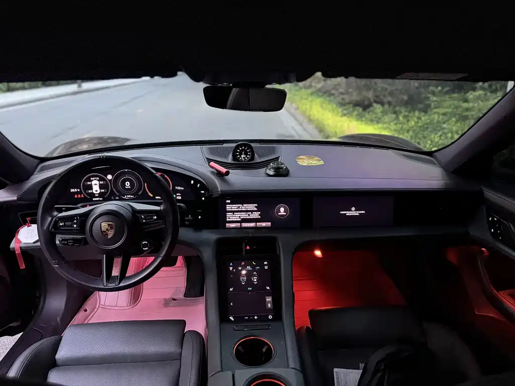 Porsche Taycan — миниатюра 7