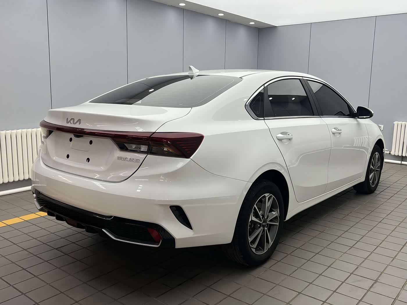 Kia K3 1.5 л 2023 г. Белый, пробег 28000 км