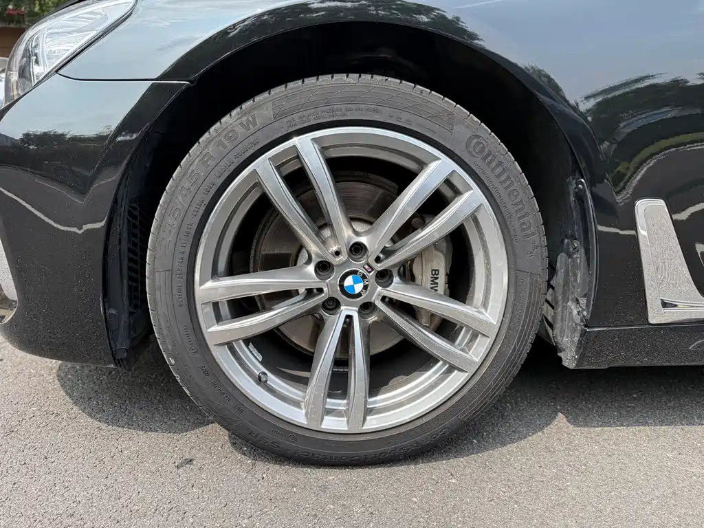 BMW 7 Series — миниатюра 13