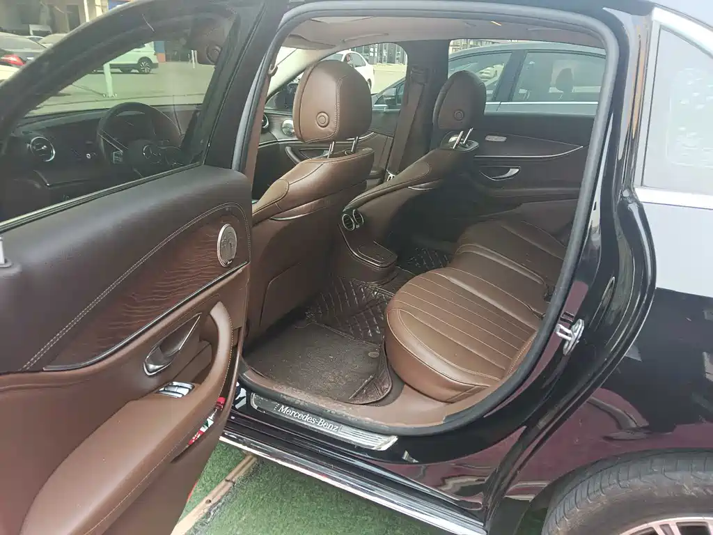 Mercedes-Benz E-Class — миниатюра 4