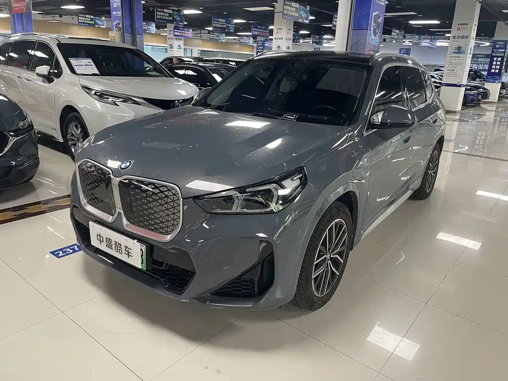 BMW iX1
