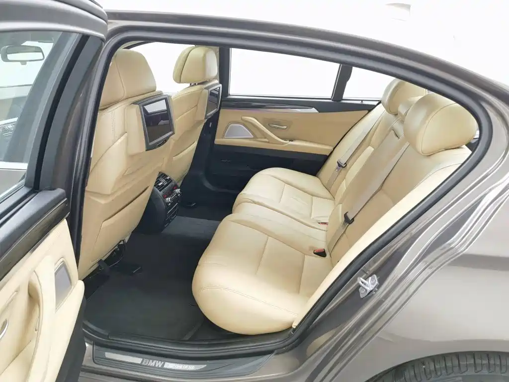 BMW 5 Series — миниатюра 15