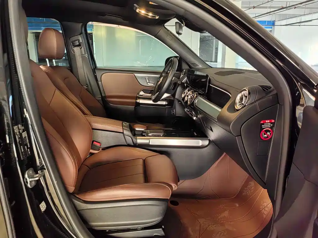 Mercedes-Benz GLB — миниатюра 10