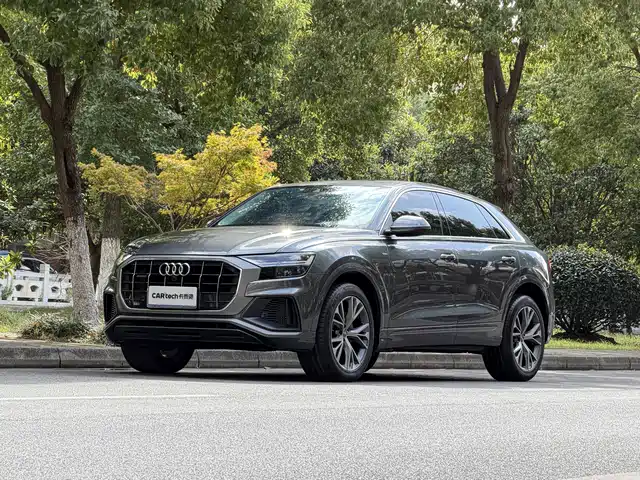 AUDI Q8 2020