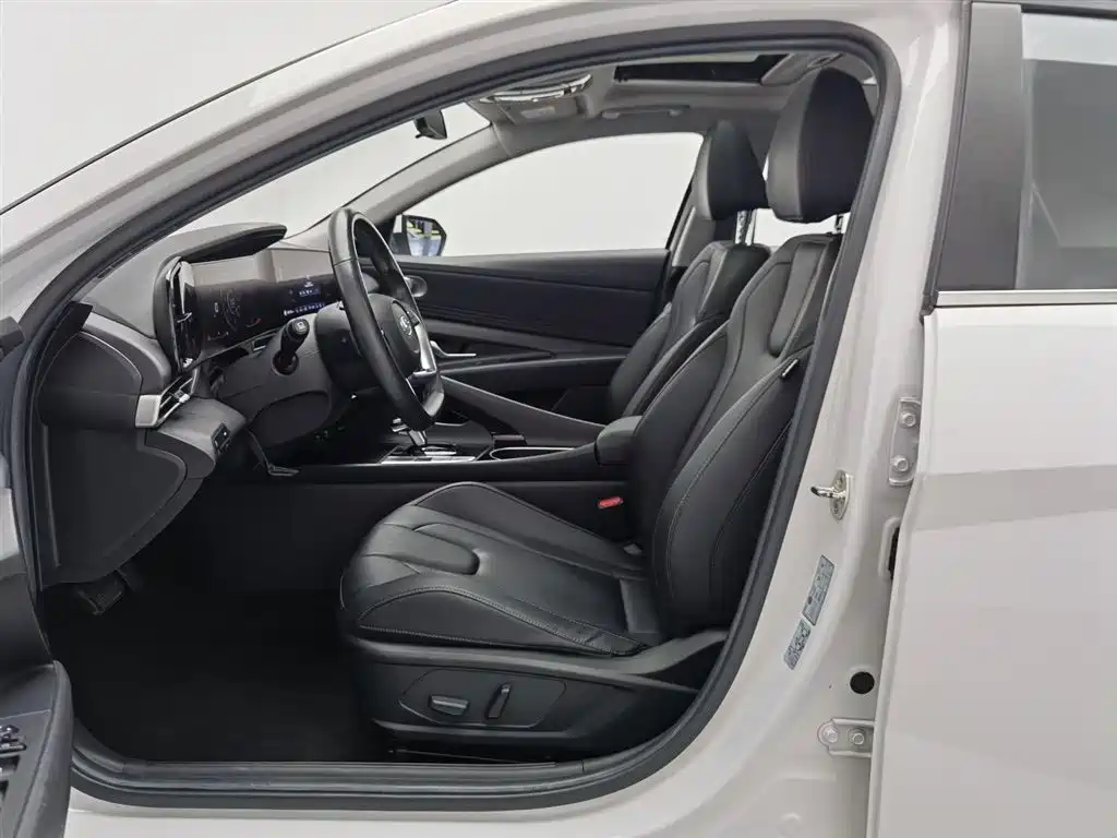 Hyundai Elantra 2021 1.5L CVT LUX Luxury