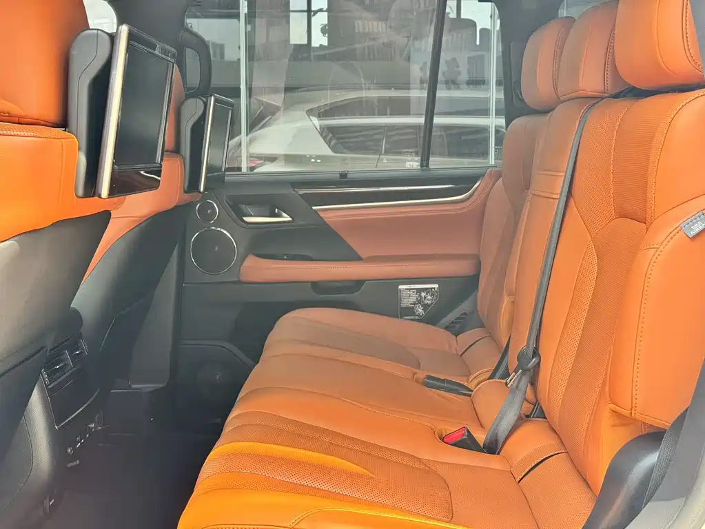 Lexus LX — миниатюра 7