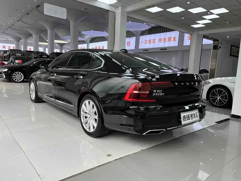 Volvo S90 — миниатюра 7