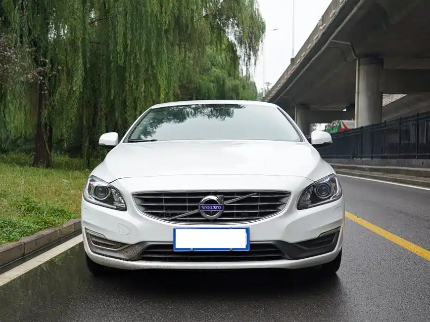 VOLVO  S60