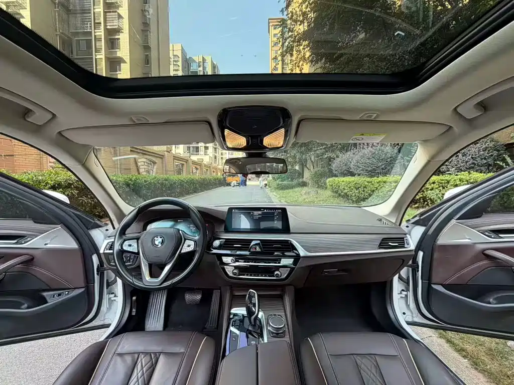 BMW 5 Series New Energy — миниатюра 8