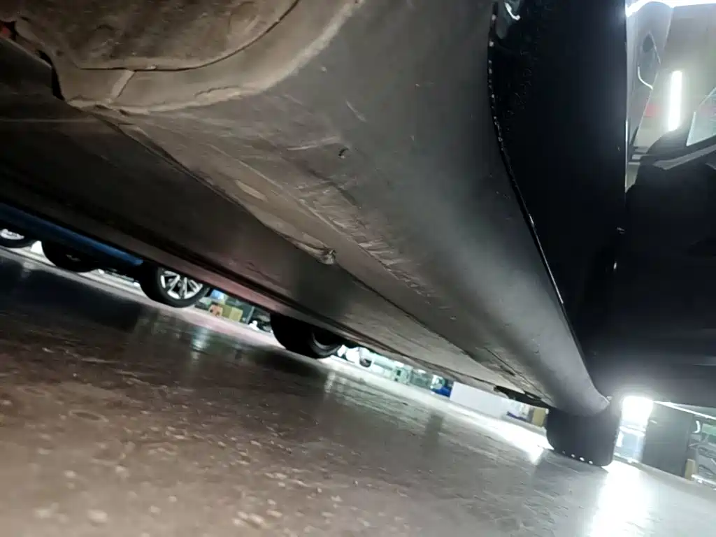 Tesla Model Y — миниатюра 21