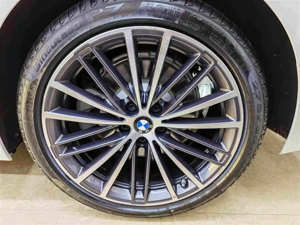 BMW 5 Series — миниатюра 9
