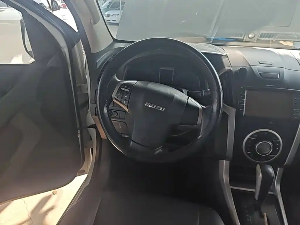 Isuzu D-MAX — миниатюра 11