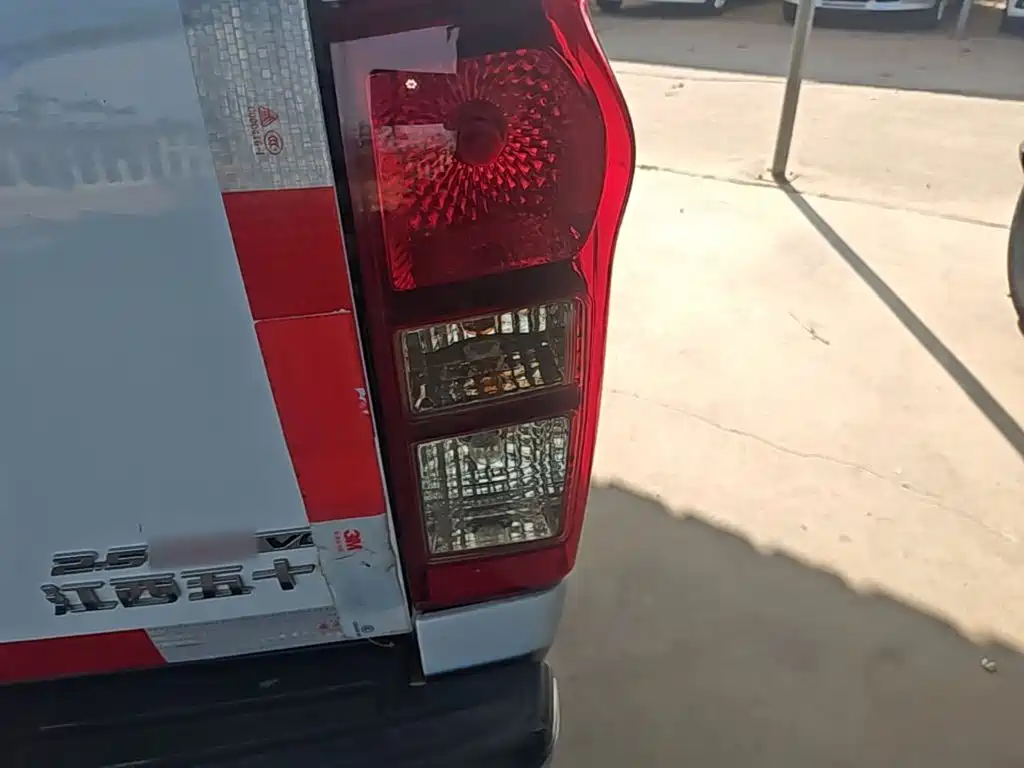 Isuzu D-MAX — миниатюра 8
