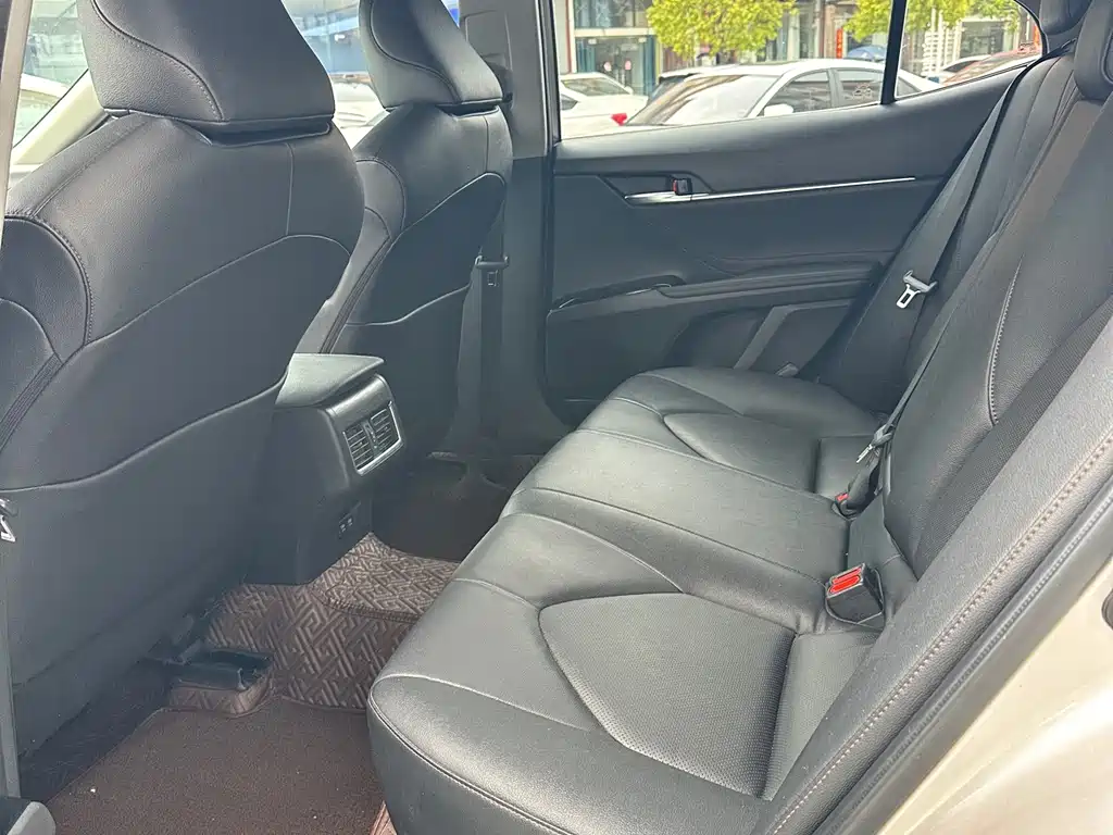 Toyota Camry 2021 2.0G Luxury