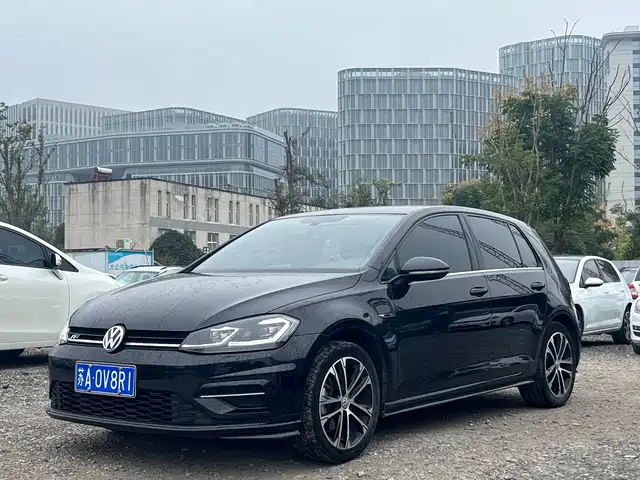 VOLKSWAGEN GOLF 2020