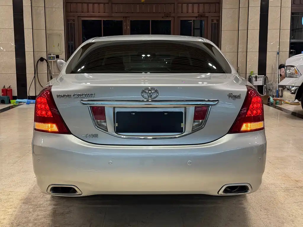 Toyota Crown — миниатюра 5