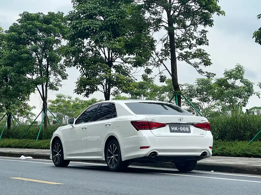 Toyota Crown — миниатюра 5