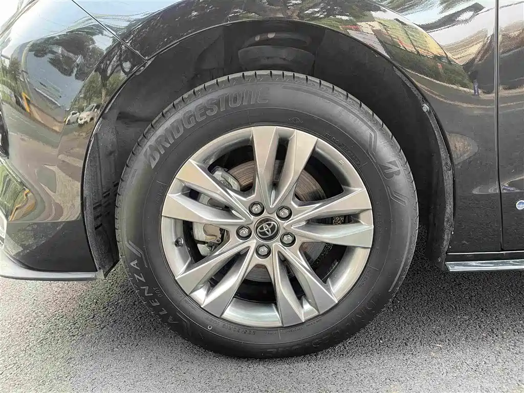 Toyota Sienna — миниатюра 31