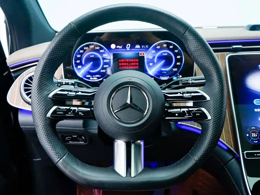 Mercedes-Benz EQE SUV — миниатюра 16