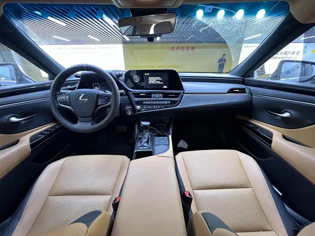 Lexus ES 2021 200