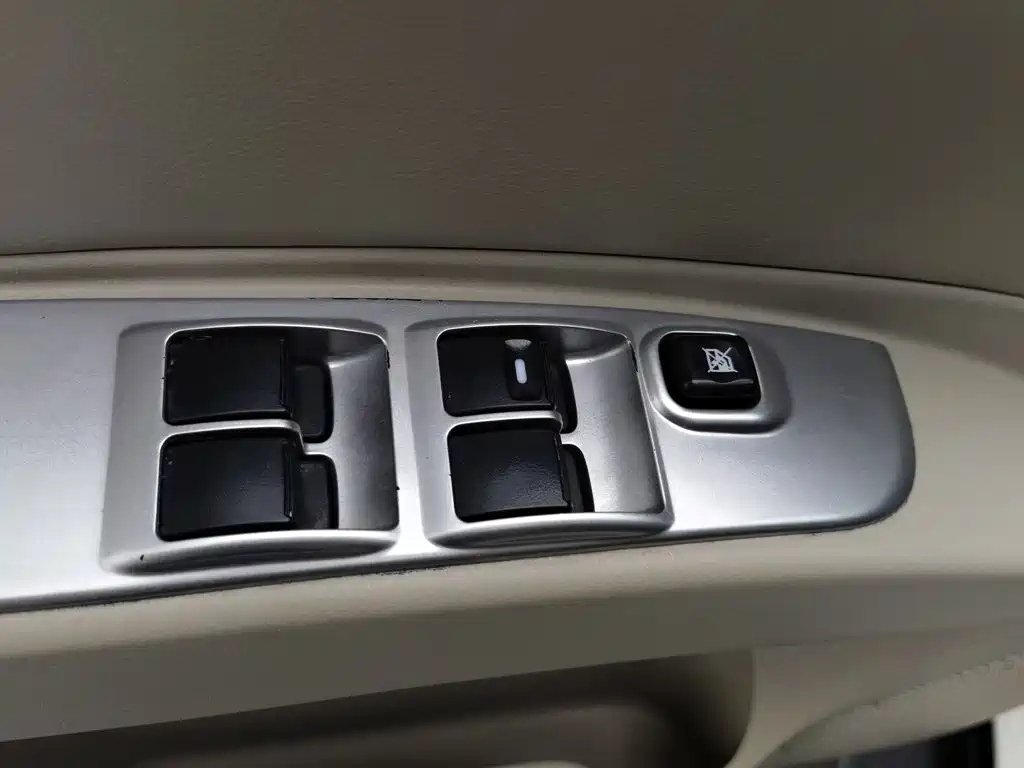 Mitsubishi Pajero Sport — миниатюра 9