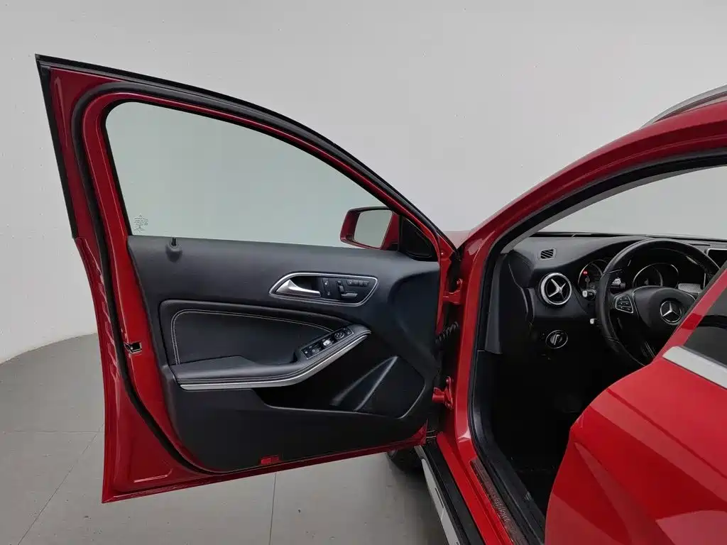 Mercedes-Benz GLA — миниатюра 8