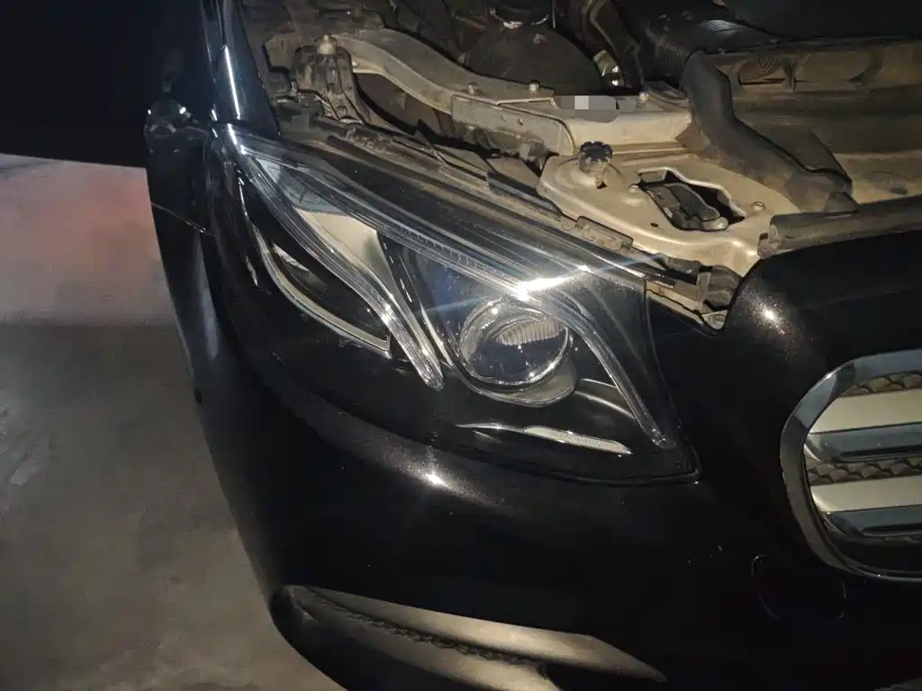 Mercedes-Benz E-Class — миниатюра 7