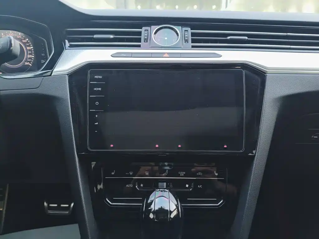 Volkswagen Magotan PHEV — миниатюра 10